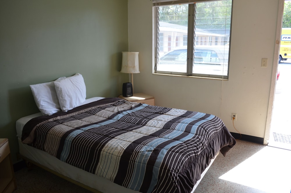 Economy Lodge - photo 13