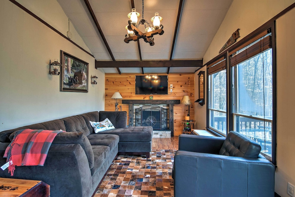 Inviting Beech Mountain Family Retreat w 3 Decks — Banner Elk — photo 5