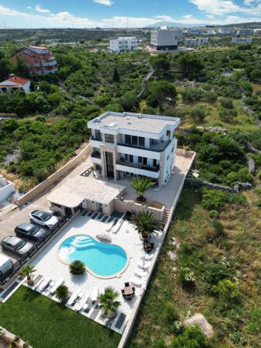 Apartments Roxsi — 4-Star Luxury Hotel in Novalja, Croatia