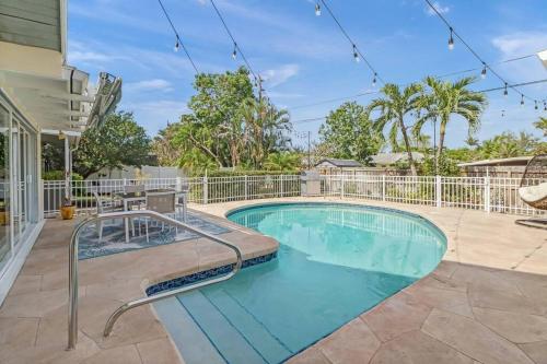 House w heated pool in Naples 5 min to beach — 4-Star Luxury Hotel in Naples, United States