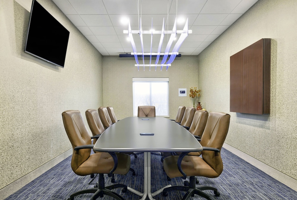 Holiday Inn Express Hotel & Suites Kansas City Grandview by IHG - photo 46