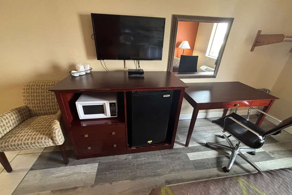 Super 8 by Wyndham Pontoon Beach IL St. Louis MO Area - photo 13