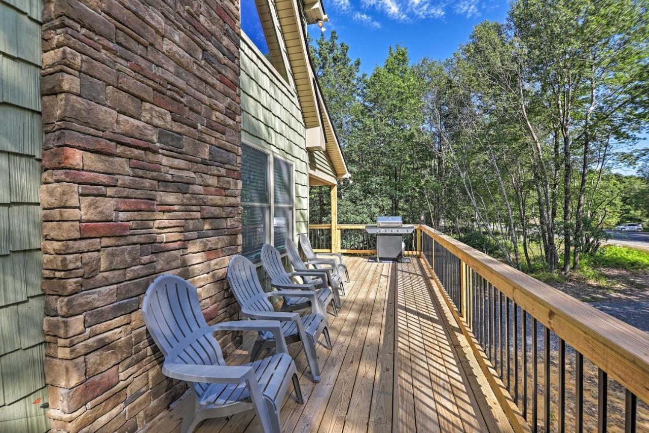 Hot Tub Soaks Family Home 6 Mi to Big Boulder Mtn — 4-Star Luxury Hotel in Towamensing Trails, United States