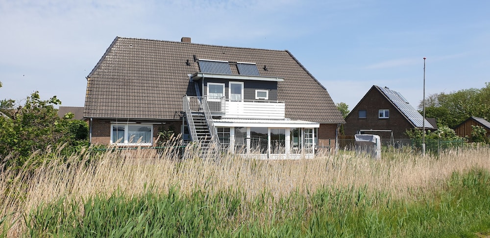 Ferienwohnungen Haus Schau ins Land nah an der Nordsee — 4-Star Luxury Hotel in Emmelsbull Horsbull, Germany