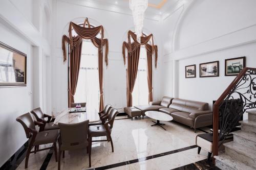 The Eastern Hotel & Apartment - last minute hotel in Haiphong
