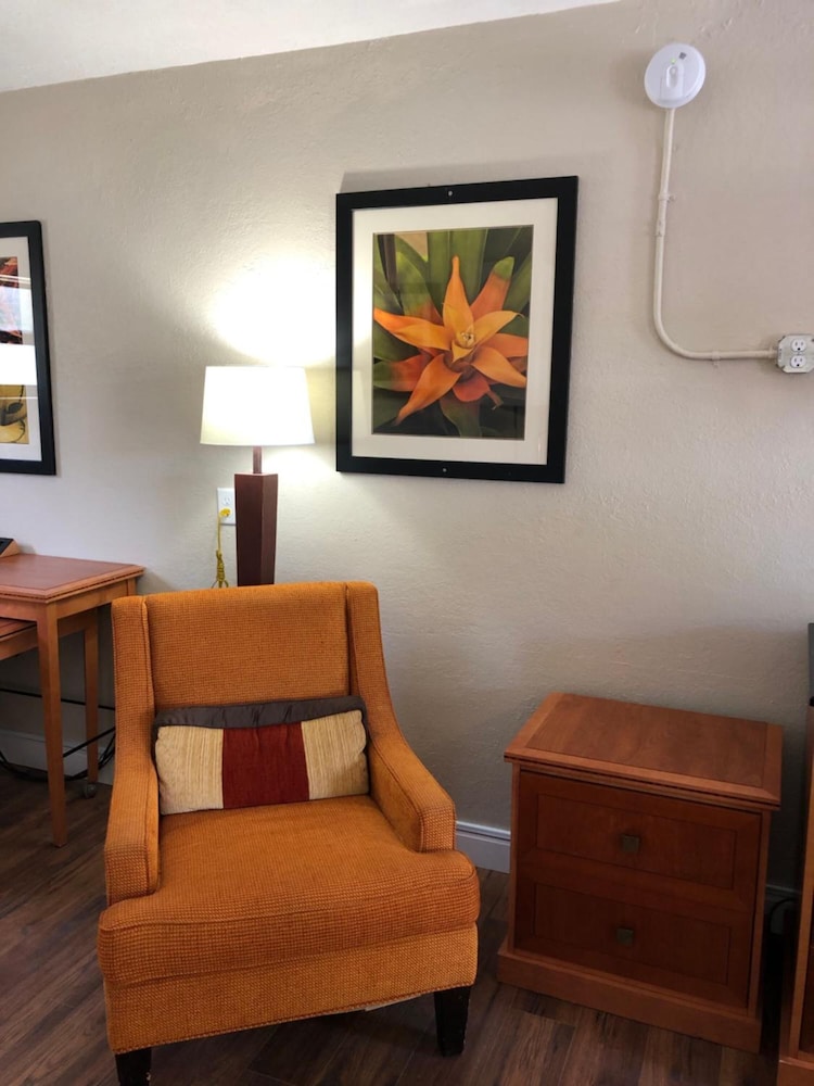 Ocala Cove Motel - photo 17