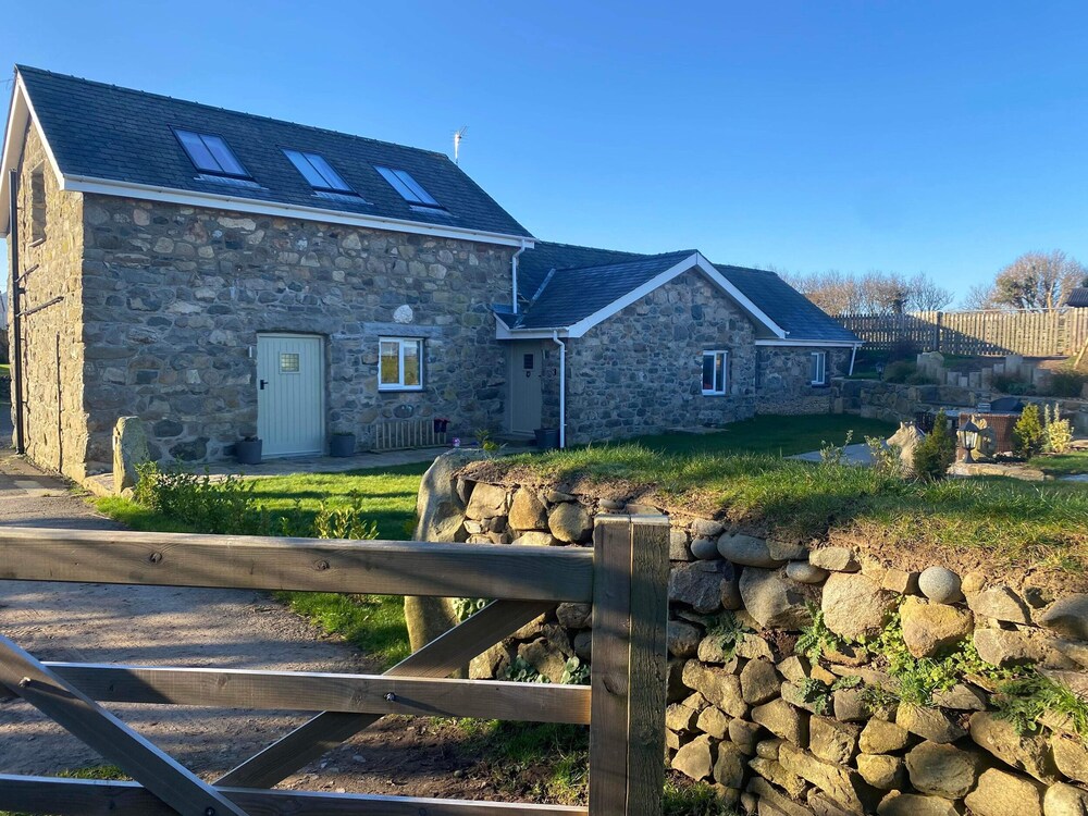 Bwthyn Gwenyn Yr Haf Summer Bee Barns — Nefyn