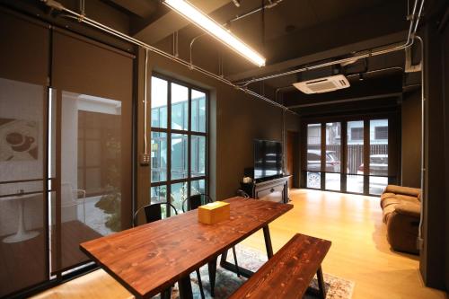 Chic Ekkamai Escape Near BTS Dining & Nightlife