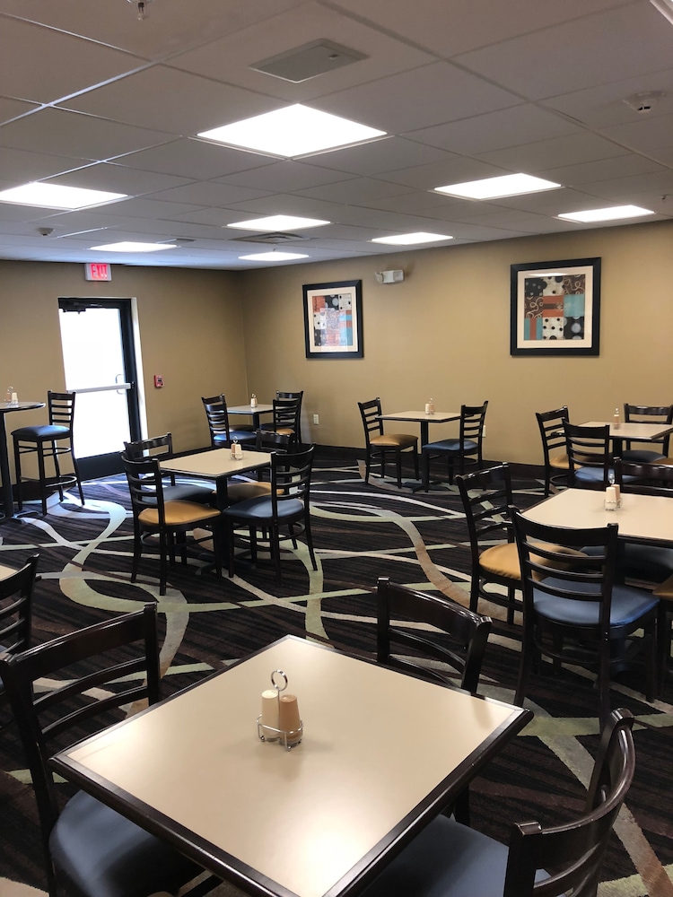 Country View Inn & Suites - photo 34