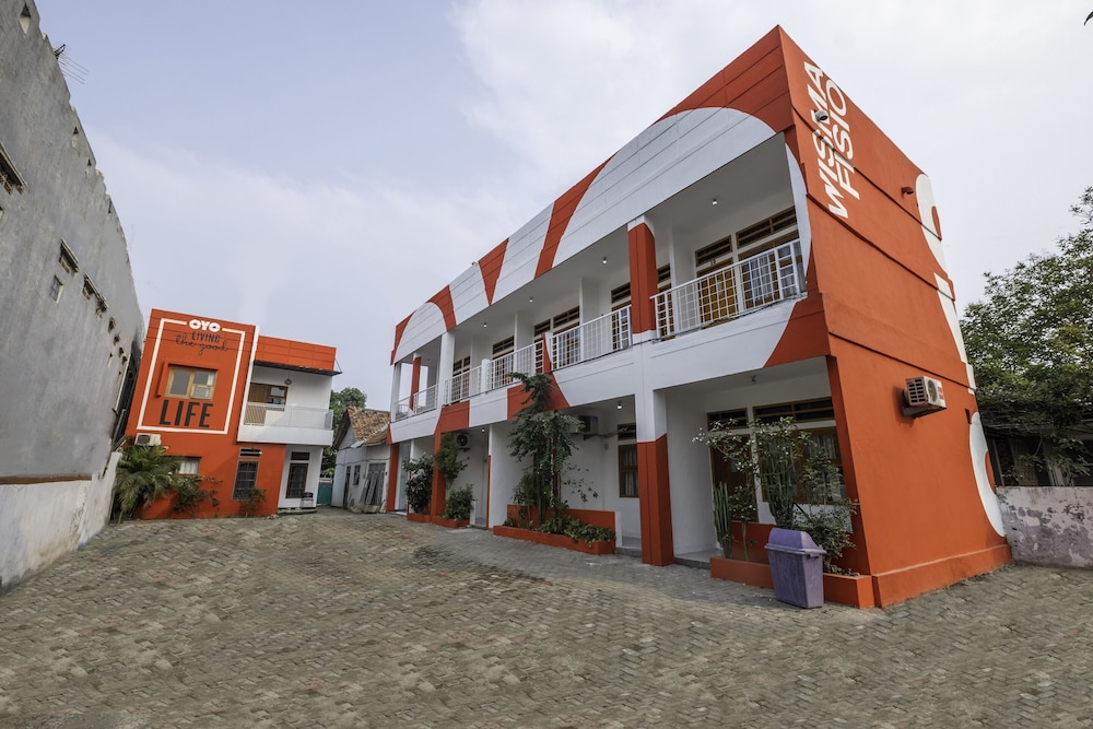 Wisma Fisio by OYO Rooms in Karawang, Indonesia