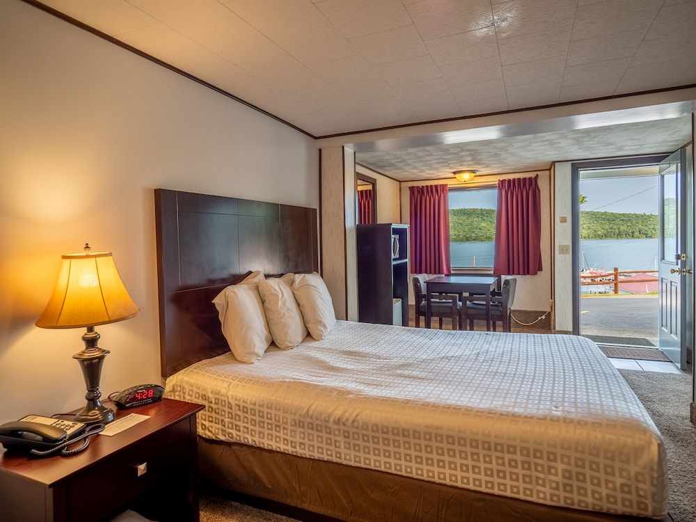 Lake 'N Pines Motel - photo 10