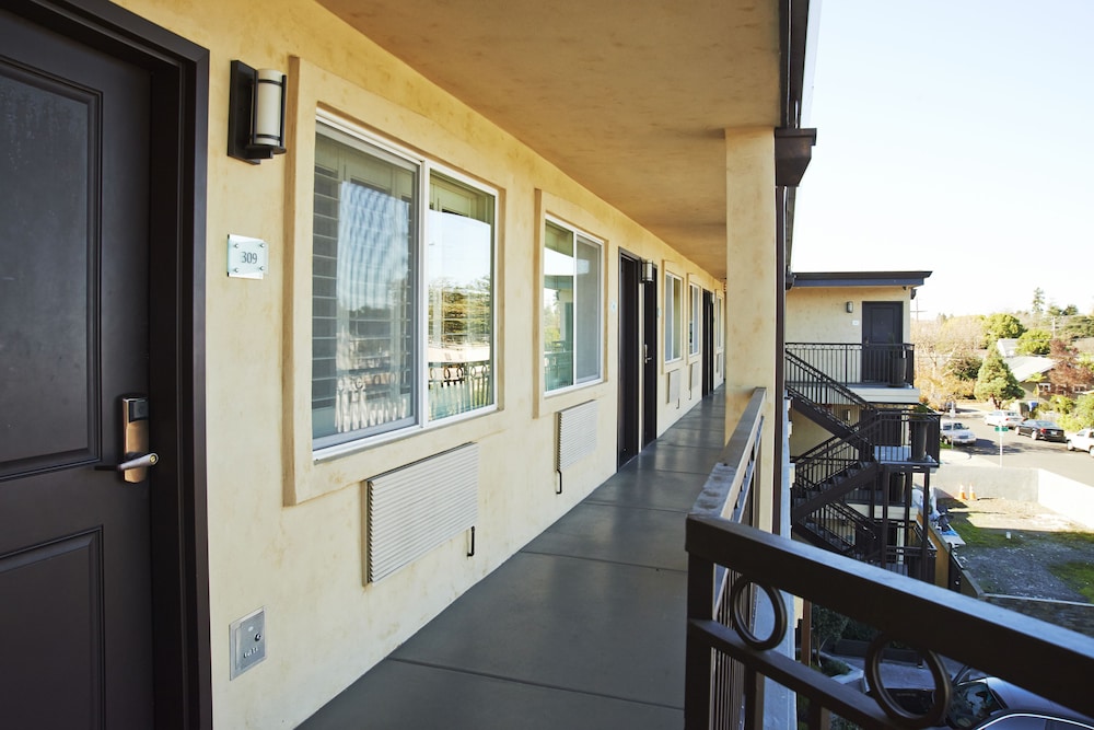 Hotel Azura - photo 21