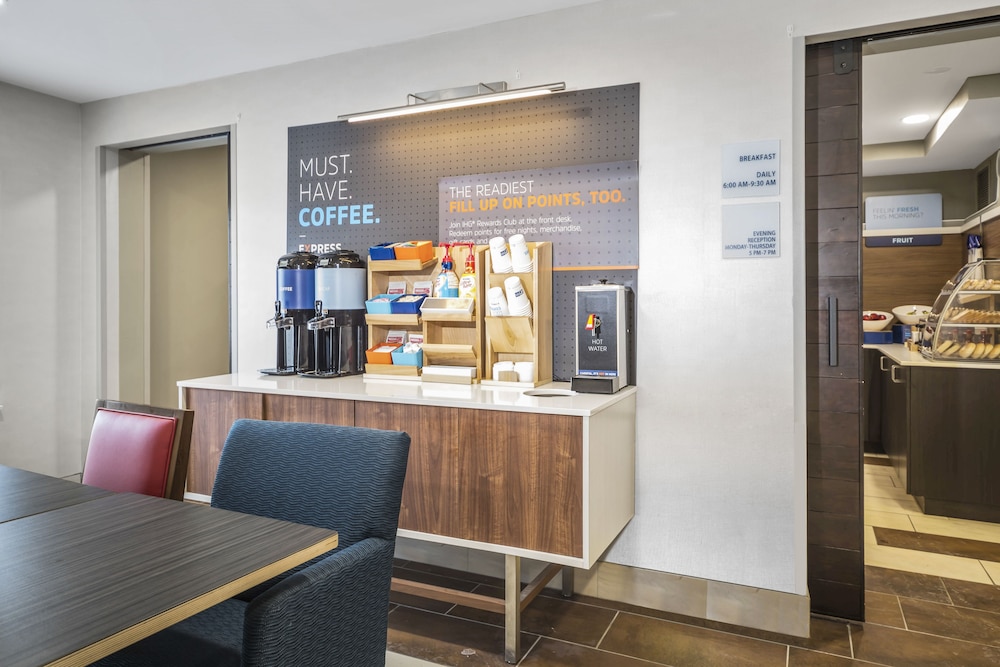 Holiday Inn Express Chicago NW Vernon Hills by IHG - photo 22