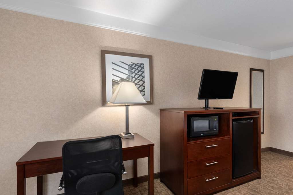 Days Inn by Wyndham Columbia Kentucky - photo 24