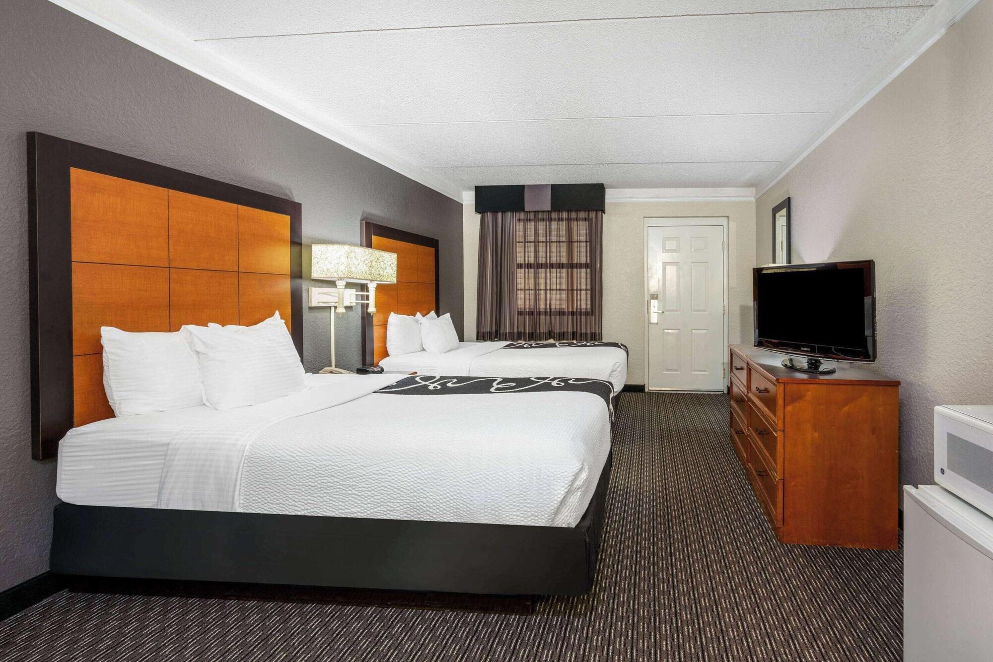 Super 8 by Wyndham The Woodlands North - photo 17