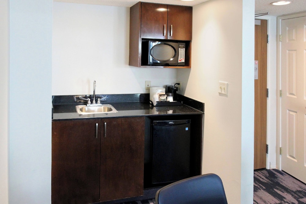 Fairfield by Marriott Inn & Suites Charleston Airport Convention Center - photo 24