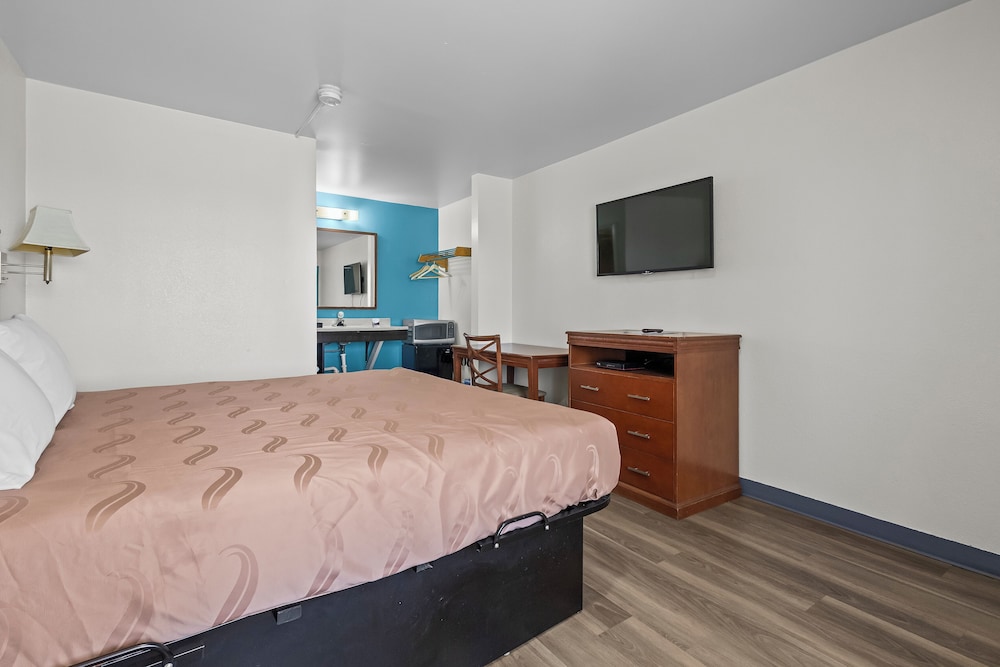Capital O First Heritage Inn Rantoul IL I 57 - photo 6