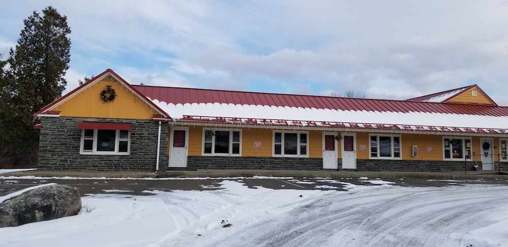 Middlebury Sweets Motel - photo 31