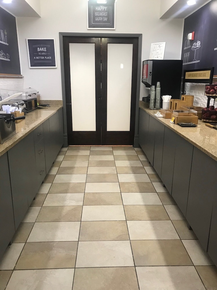 Hampton Inn Gaylord - photo 16