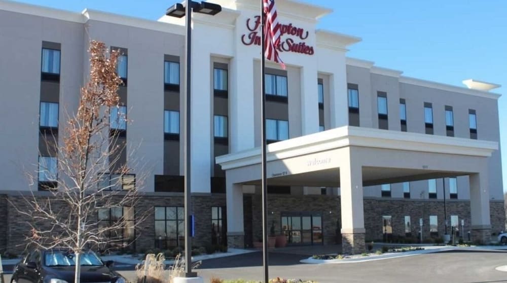 Hampton Inn & Suites Claremore - photo 45