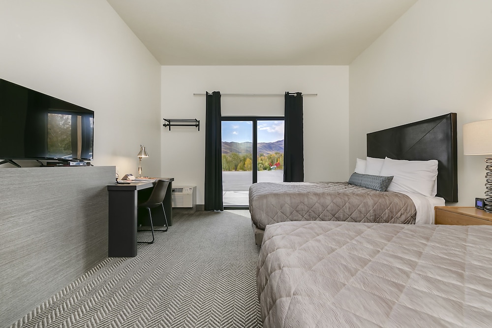 Silver Creek Hotel - photo 6