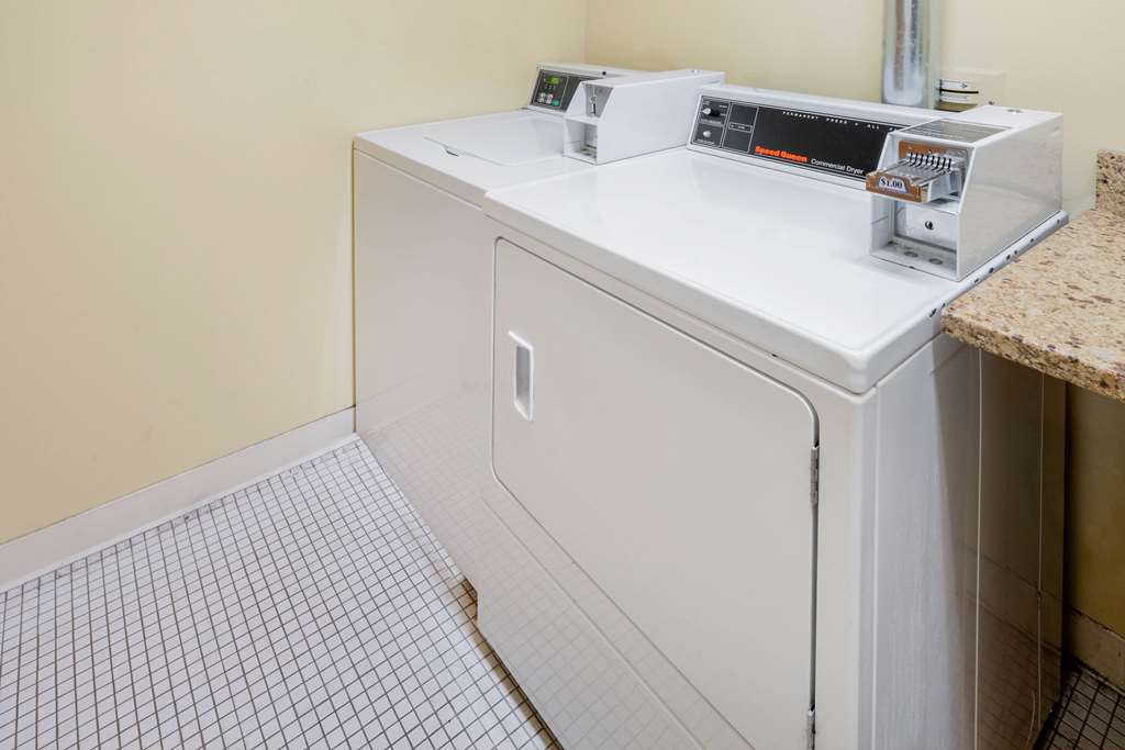 La Quinta Inn & Suites by Wyndham Helena - photo 21