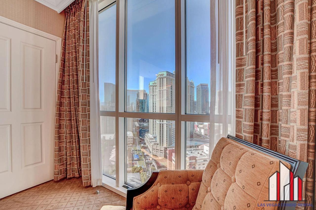MGM Signature 21 701 1Br2Ba F1 Strip View Balcony
