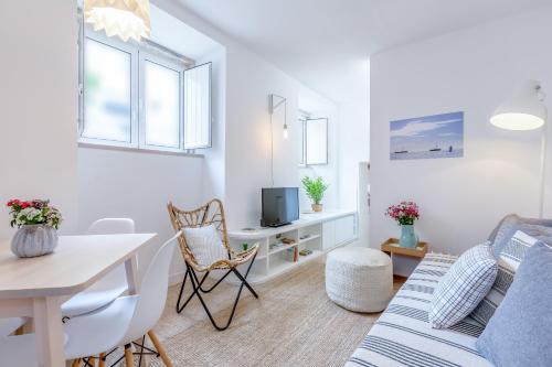 Renovated Typical Baixa Apartment Free Pick up By TimeCooler