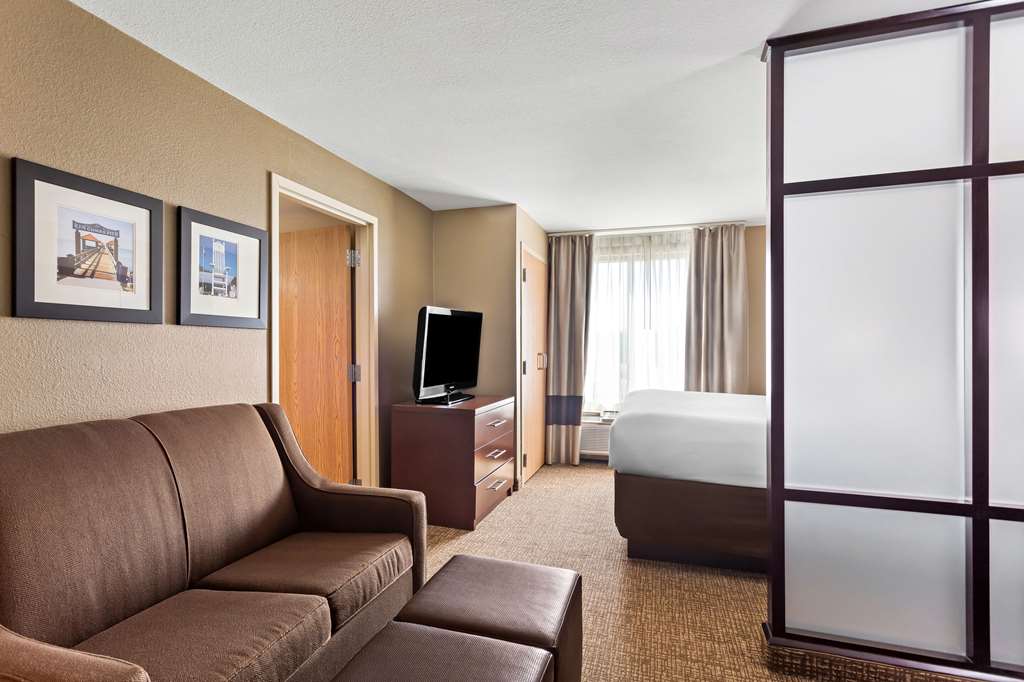 Comfort Suites Gulfport Central - photo 20