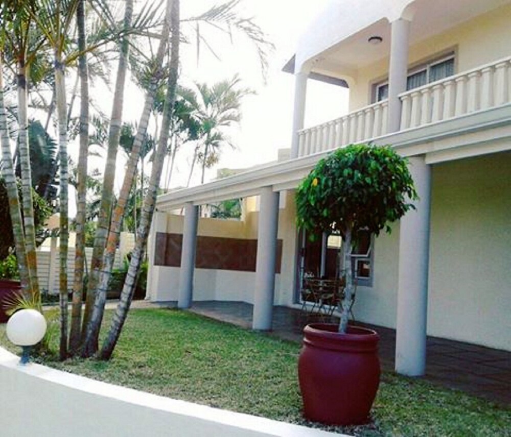 Rostalyn Guesthouse — 4-Star Luxury Hotel in Durban, South Africa