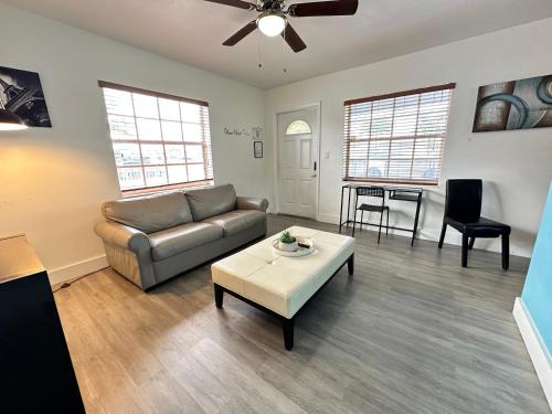 Home Sweet Home Near Malls and Airport and Hwy — 4-Star Luxury Hotel in South Miami, United States