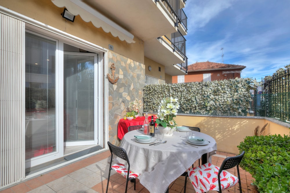 Serafina Beach House — 4-Star Luxury Hotel in San Bartolomeo Al Mare, Italy