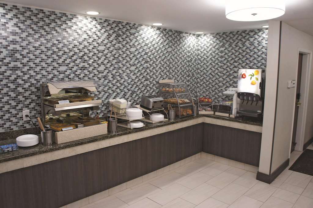 La Quinta Inn & Suites by Wyndham Covington - photo 26