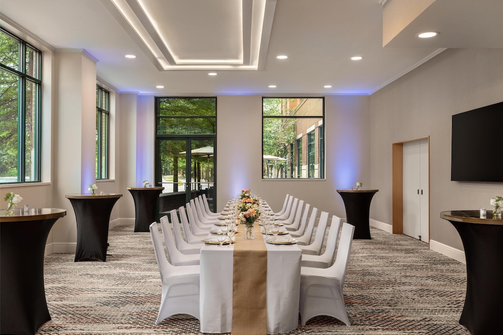 Hilton Garden Inn Arlington Shirlington - photo 56