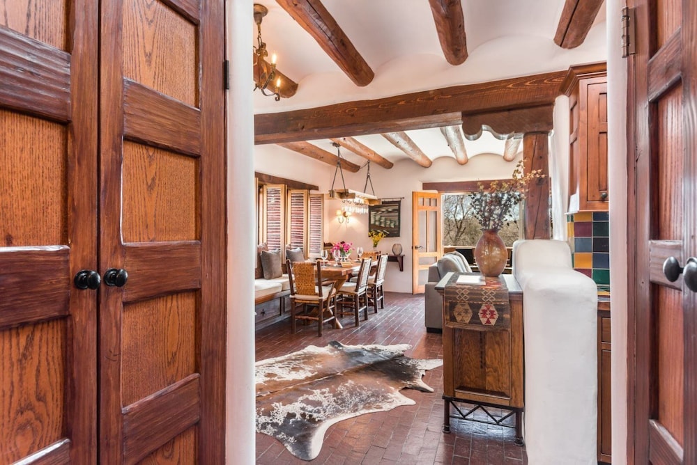 Buena Suerte Quintessential Eastside Pied a terre Fabulous Views and Patios Kiva Fireplace Walk to Canyon Rd. and the Plaza - photo 26