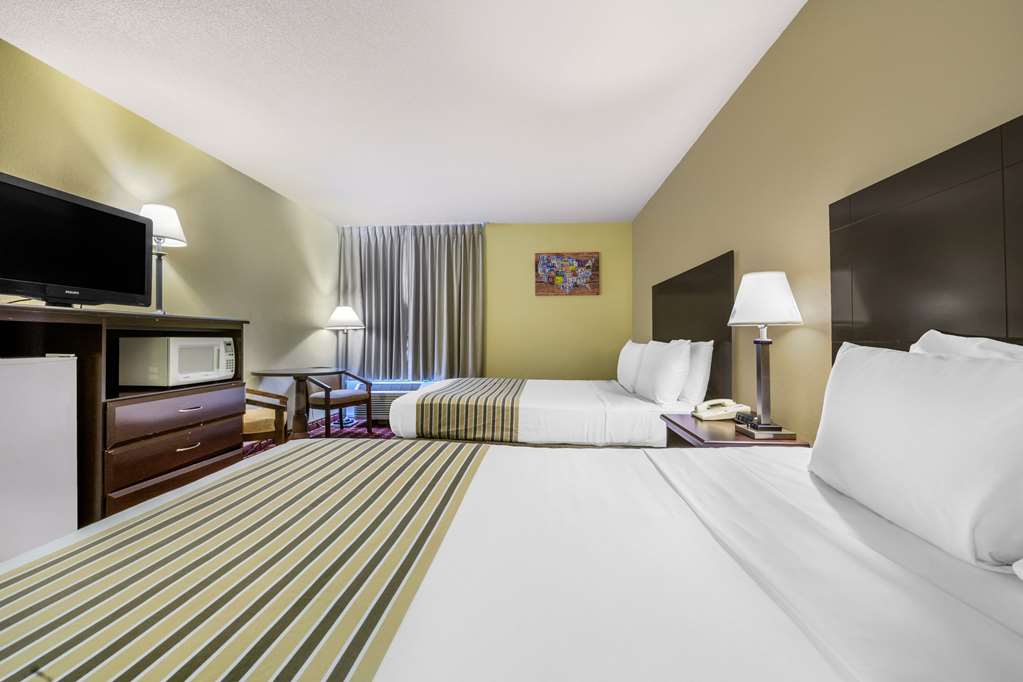 Econo Lodge Inn & Suites Triadelphia Wheeling - photo 16