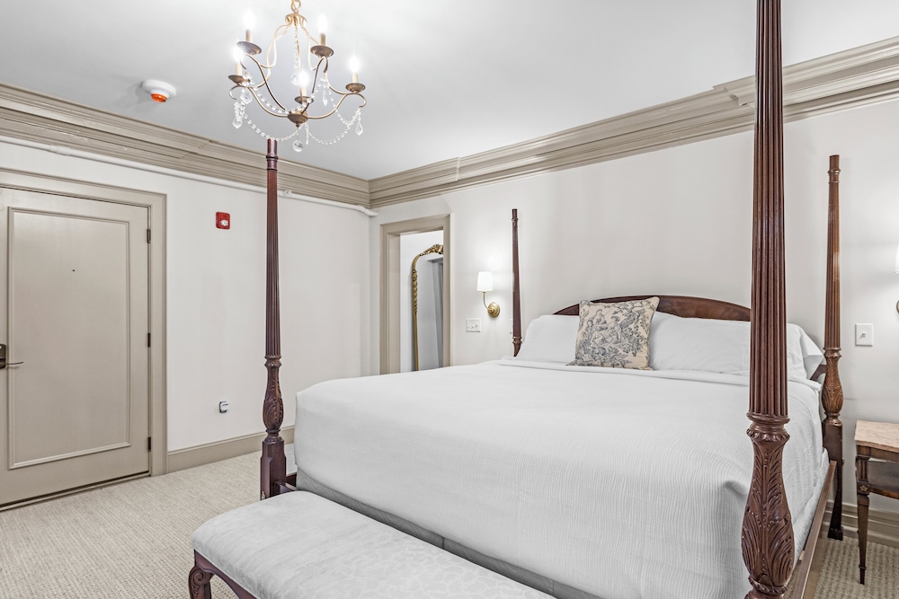 The Davenport Inn - photo 12