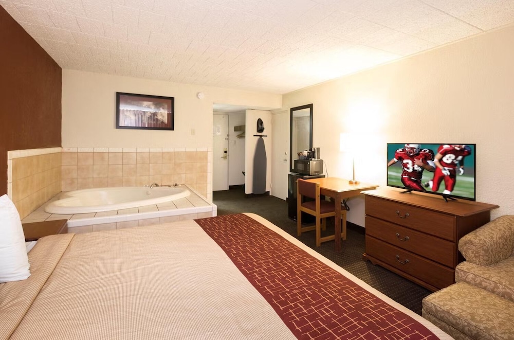 Days Inn by Wyndham Williamsport - photo 5