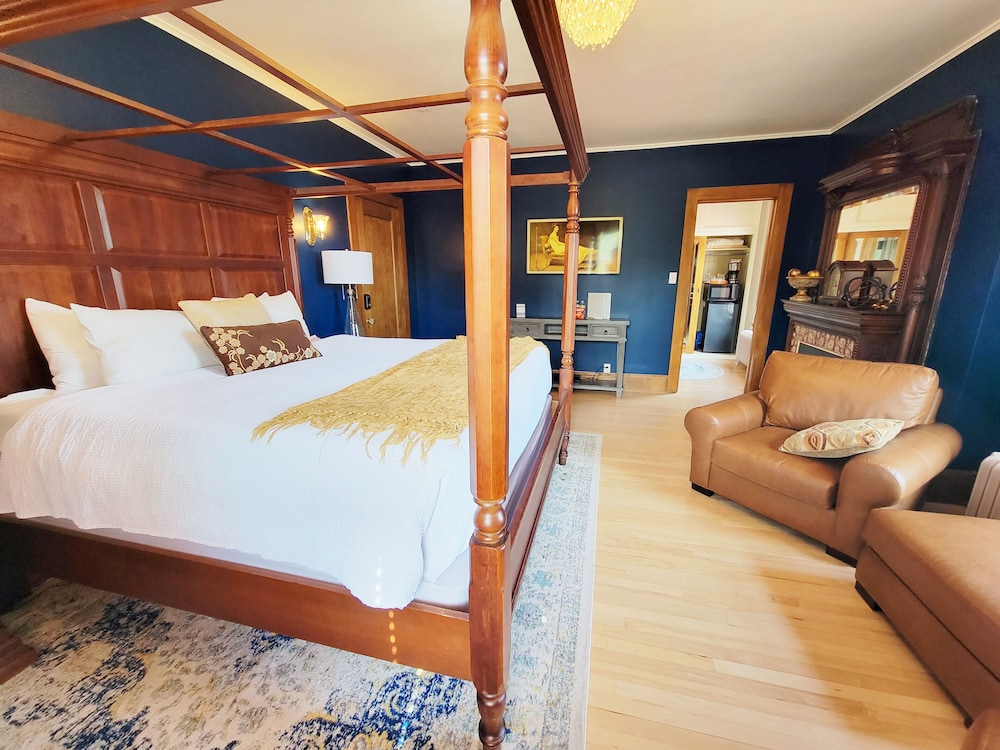 Historic GG Barnum Mansion by Heirloom Boutique Collection - photo 6