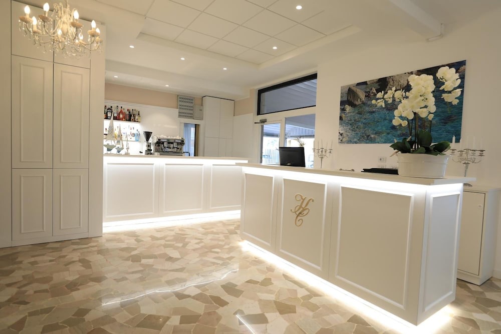 Hotel Continental — hotel in Pietra Ligure
