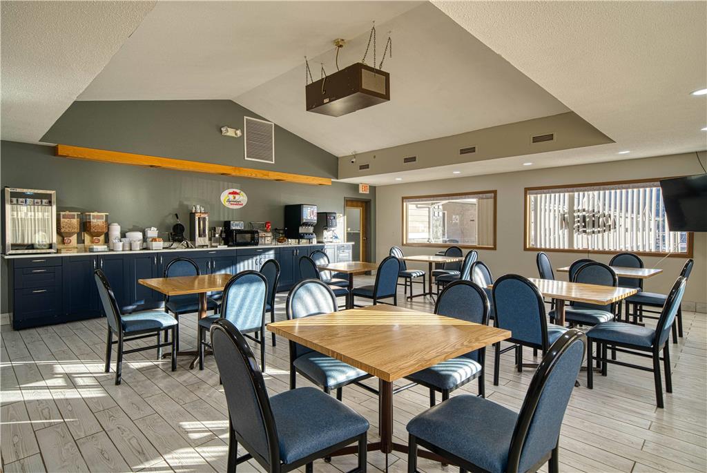 Super 8 by Wyndham Hot Springs - photo 26