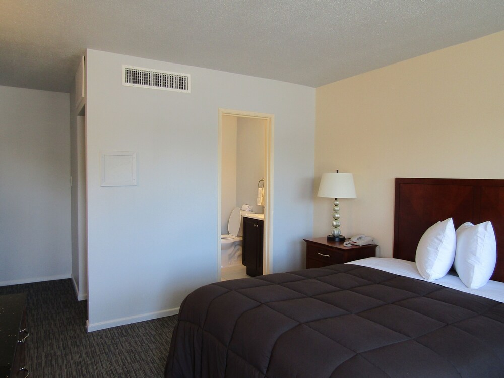 Greeley University Inn Greeley Inn - photo 4
