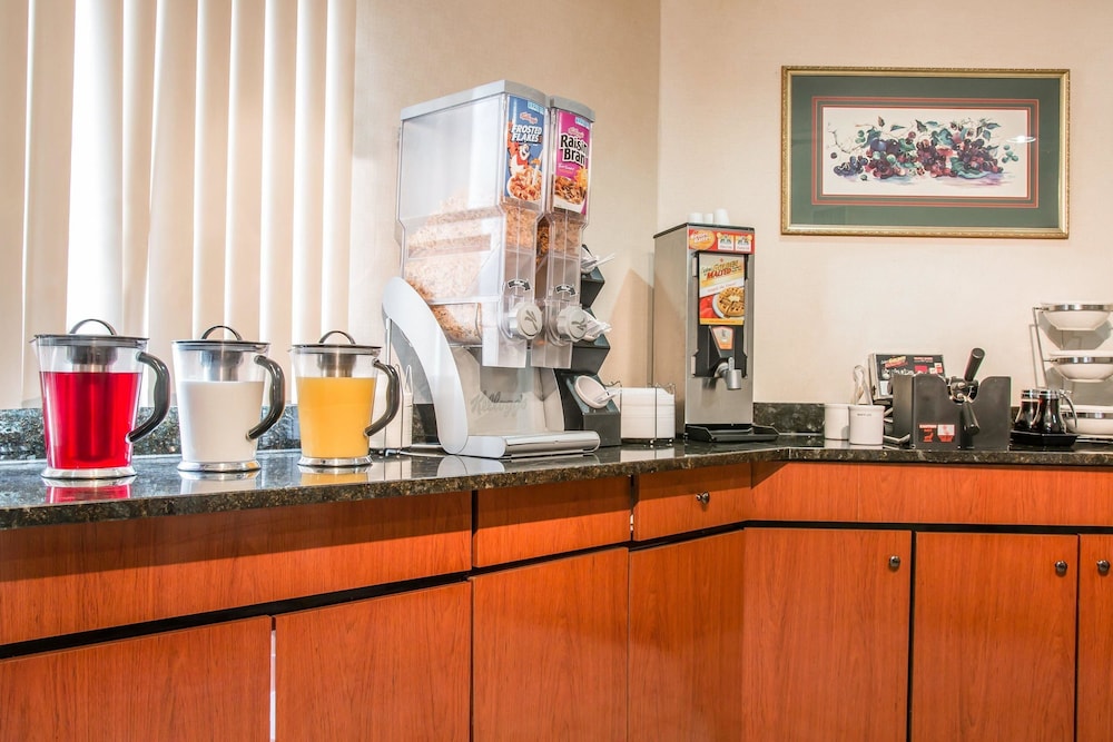 Days Inn by Wyndham Flint Bishop International Airport - photo 31
