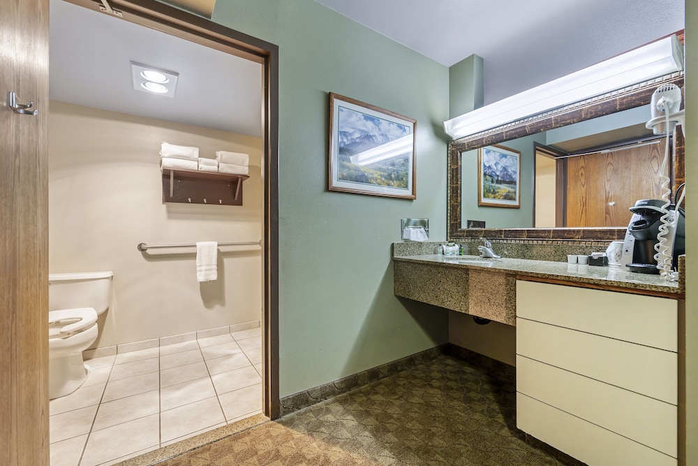Seaport Inn and Suites - photo 16