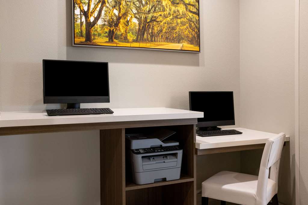 La Quinta Inn & Suites by Wyndham Valdosta - photo 56
