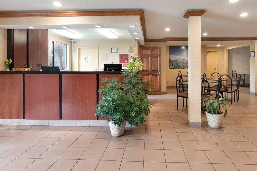 Super 8 by Wyndham Niagara Falls NY - photo 3