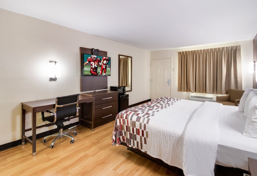 Red Roof Inn & Suites Commerce Athens - photo 9