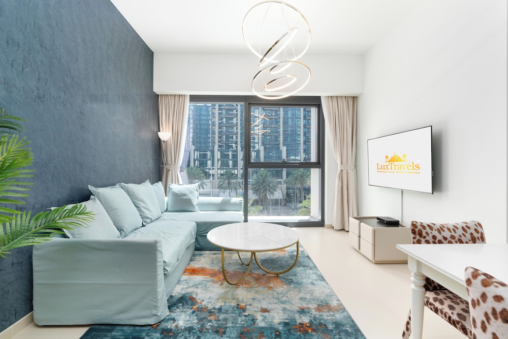 Lux BnB Act 1 Tower I Boulevard Views — 4-Star Luxury Hotel in Dubai, United Arab Emirates
