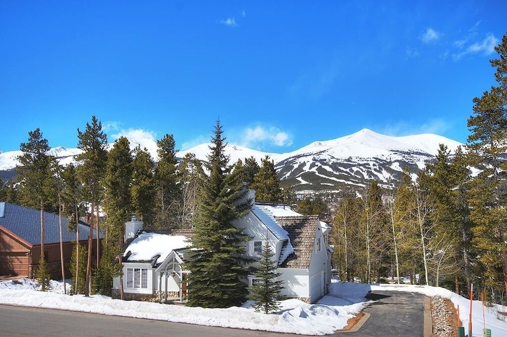 Mountain Majesty Manor Main Street by Pinnacle Lodging - photo 37