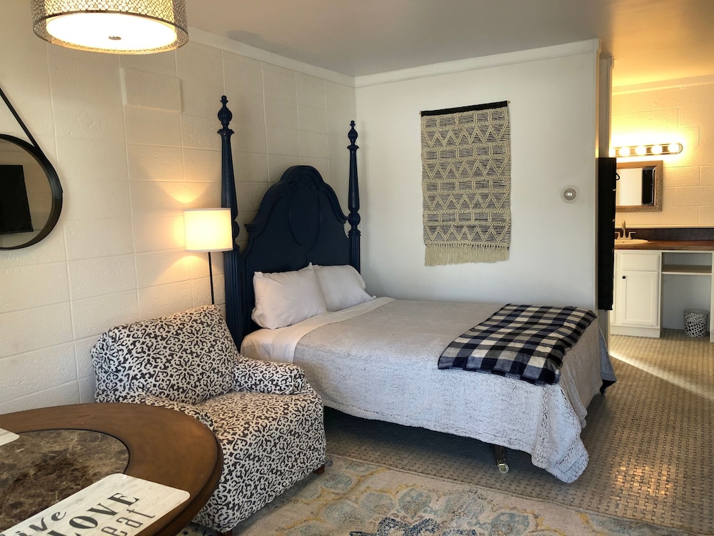 Rolling Hills Motel - photo 11